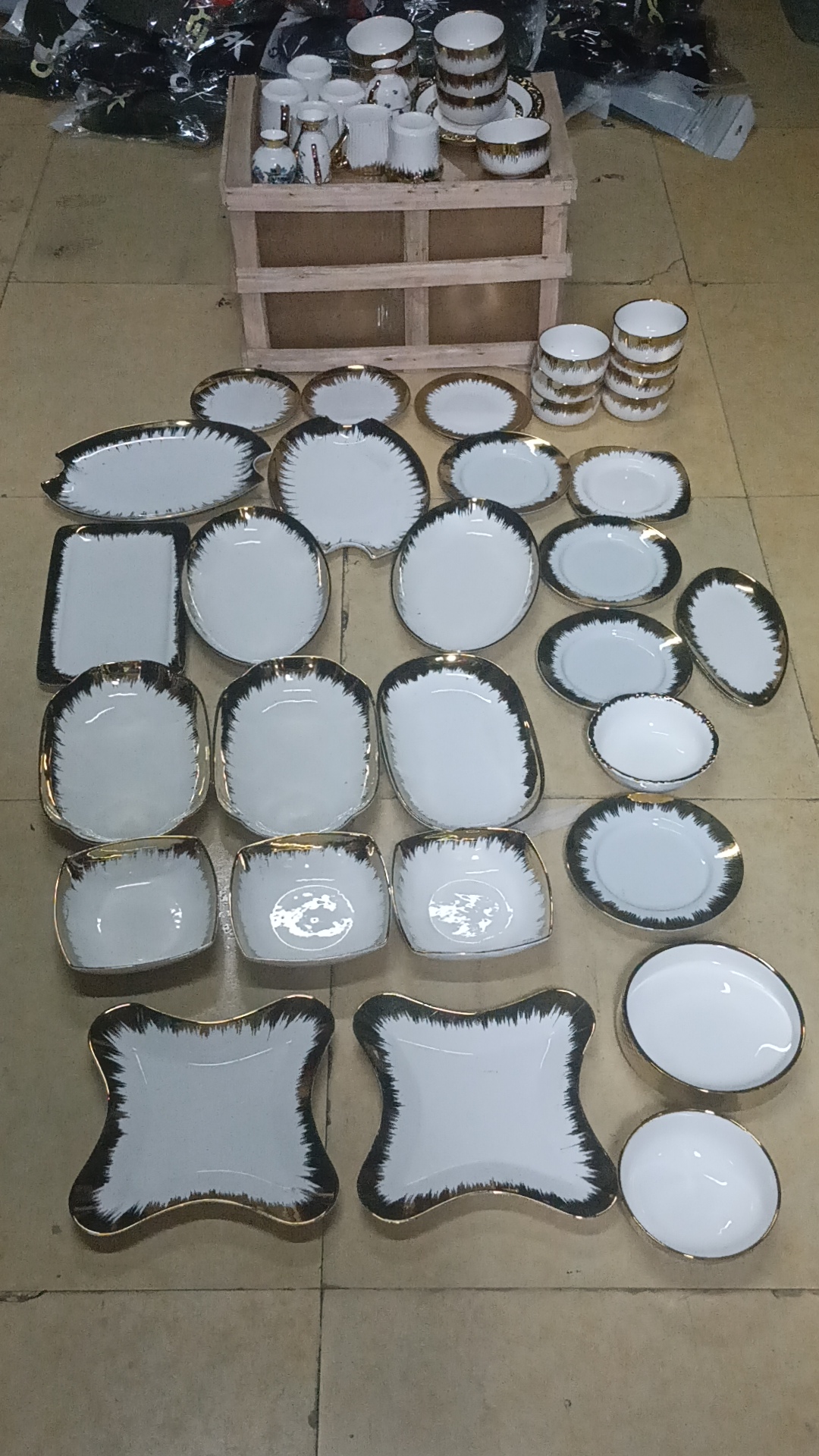 Emsemble ceramic porcelaine cas sable de 50 article